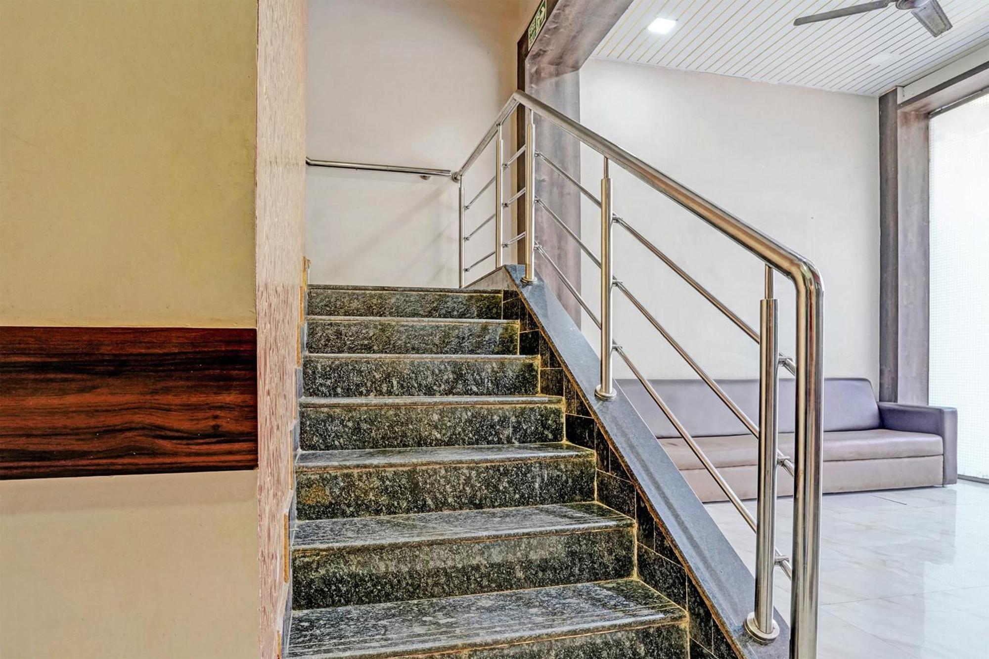 Oyo Hotel Blue Sapphire Residency Near Chhatrapati Shivaji International Airport Mumbai  Buitenkant foto