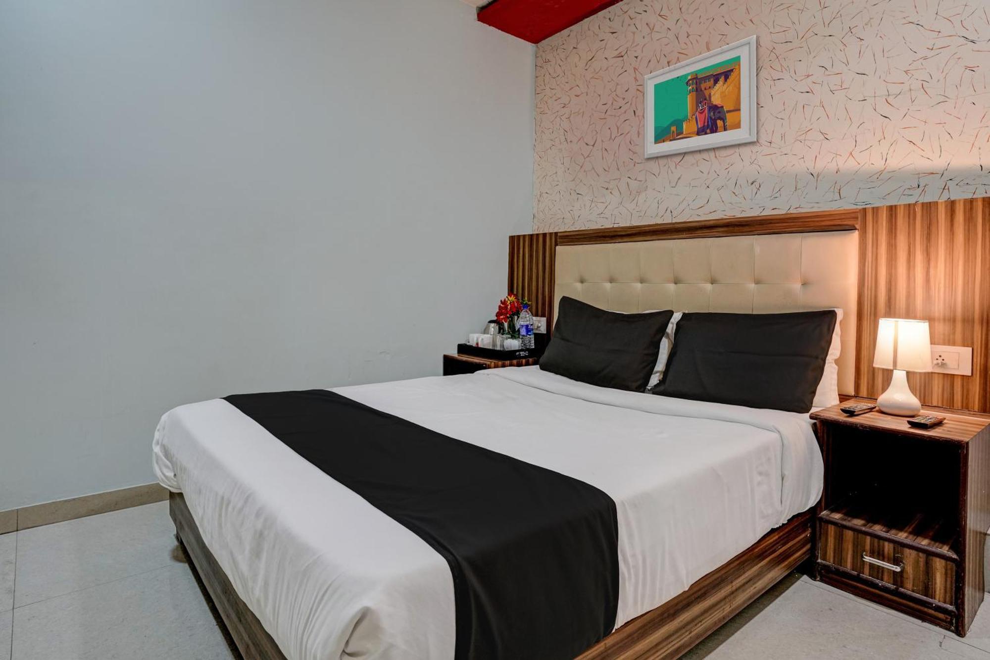 Oyo Hotel Blue Sapphire Residency Near Chhatrapati Shivaji International Airport Mumbai  Buitenkant foto