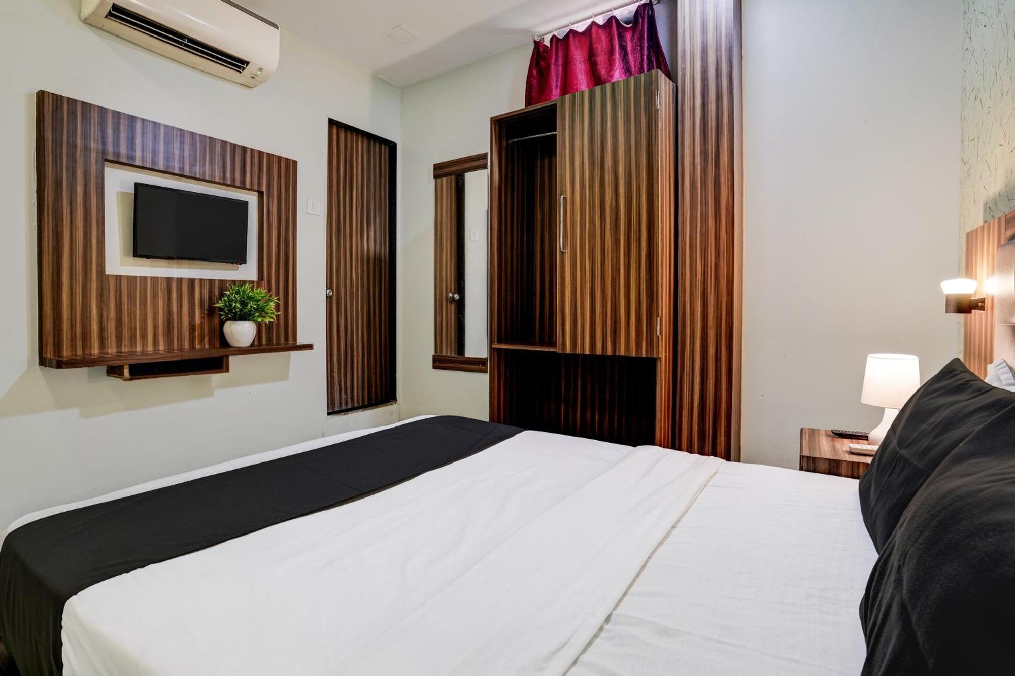Oyo Hotel Blue Sapphire Residency Near Chhatrapati Shivaji International Airport Mumbai  Buitenkant foto