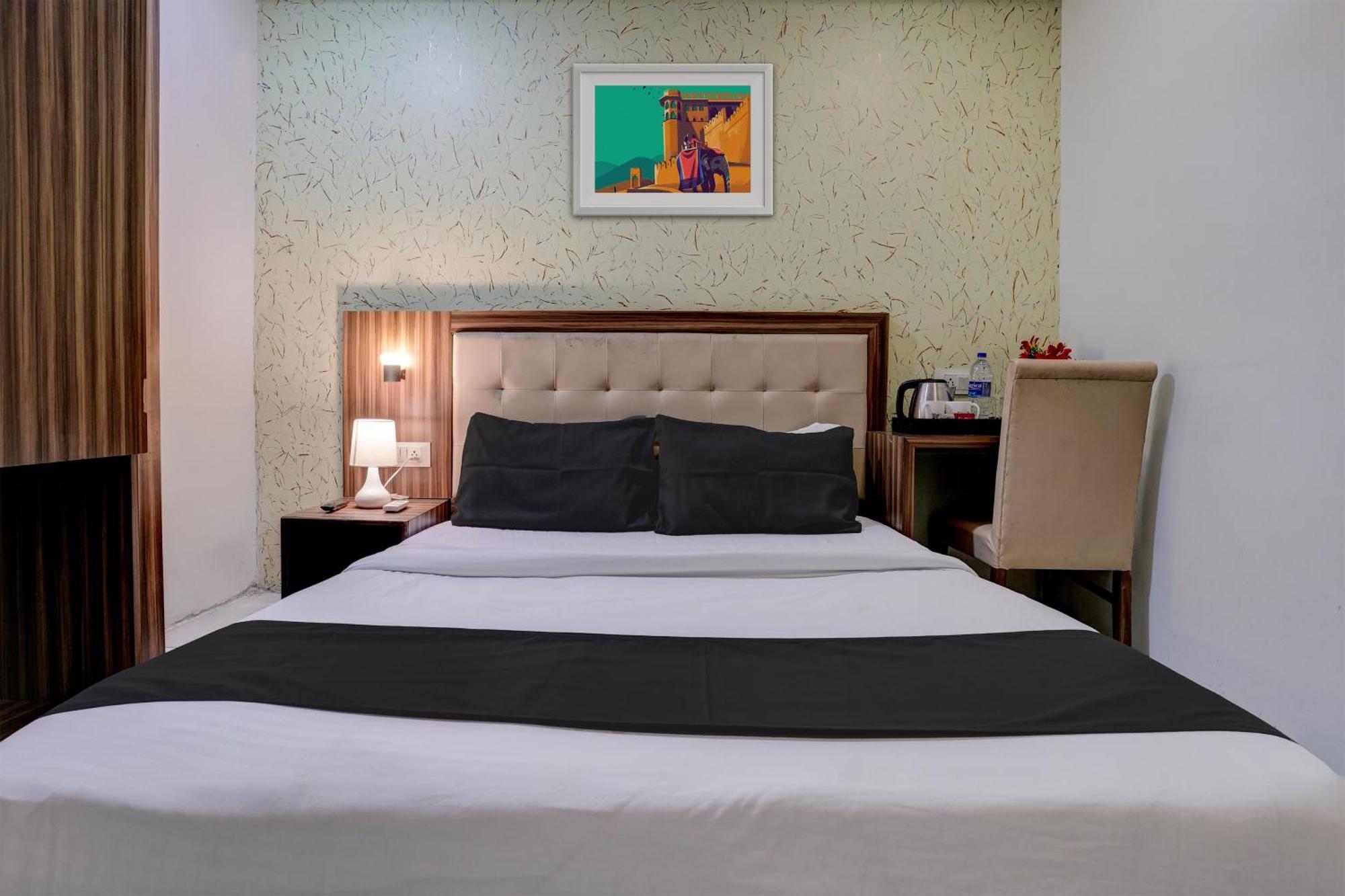 Oyo Hotel Blue Sapphire Residency Near Chhatrapati Shivaji International Airport Mumbai  Buitenkant foto