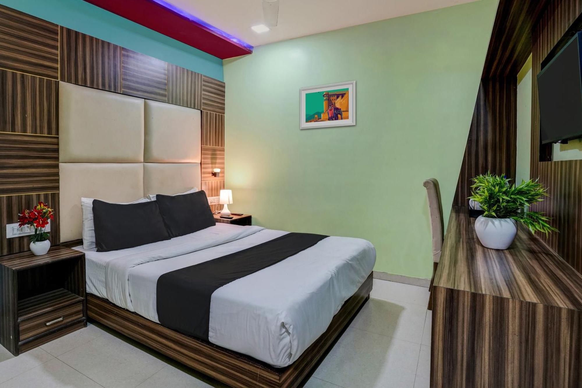Oyo Hotel Blue Sapphire Residency Near Chhatrapati Shivaji International Airport Mumbai  Buitenkant foto