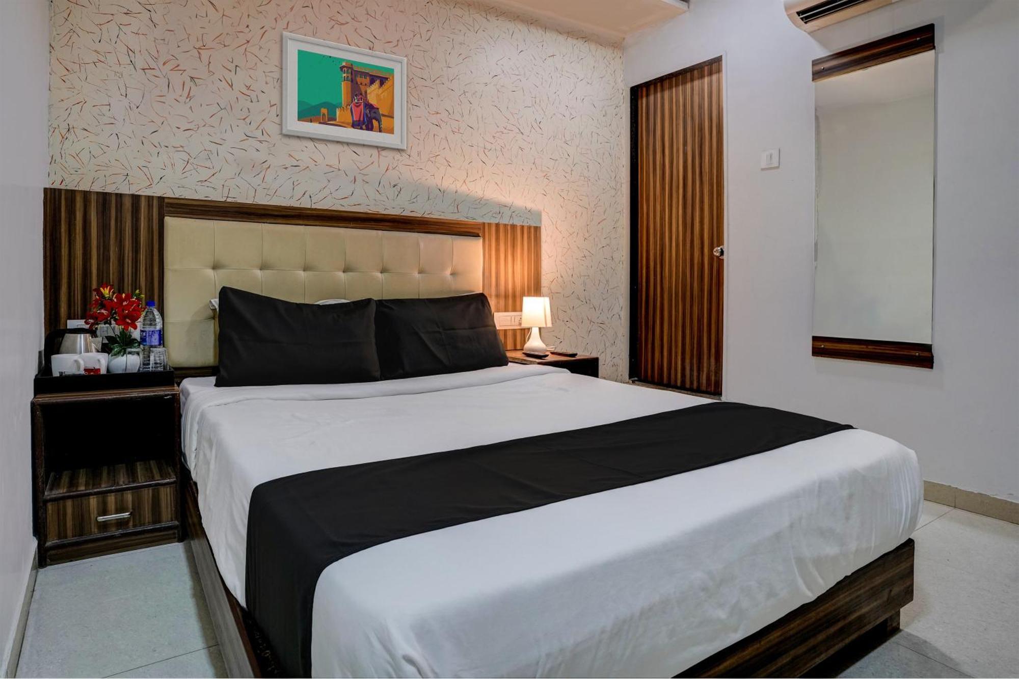 Oyo Hotel Blue Sapphire Residency Near Chhatrapati Shivaji International Airport Mumbai  Buitenkant foto